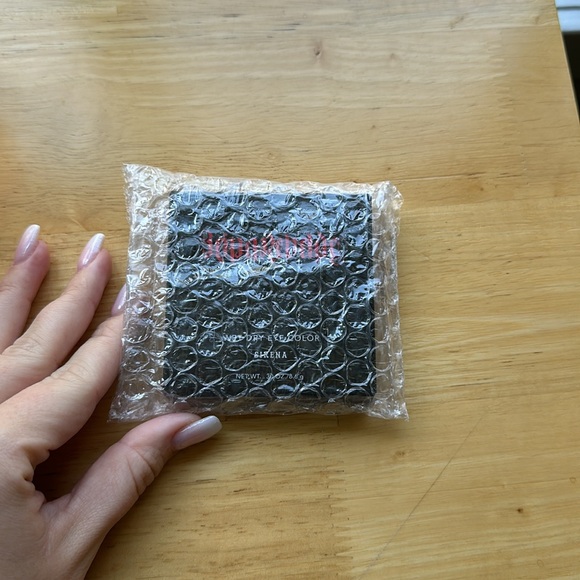 REINA REBELDE
Wet Dry Eye Color Sirena Palette - Picture 3 of 10